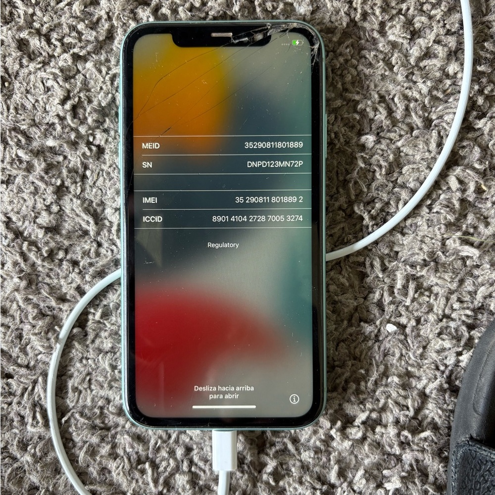 Cracked screen Apple IPhone 11 64gb